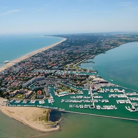 Villa Surrounded By Nature Near The Sea Villa